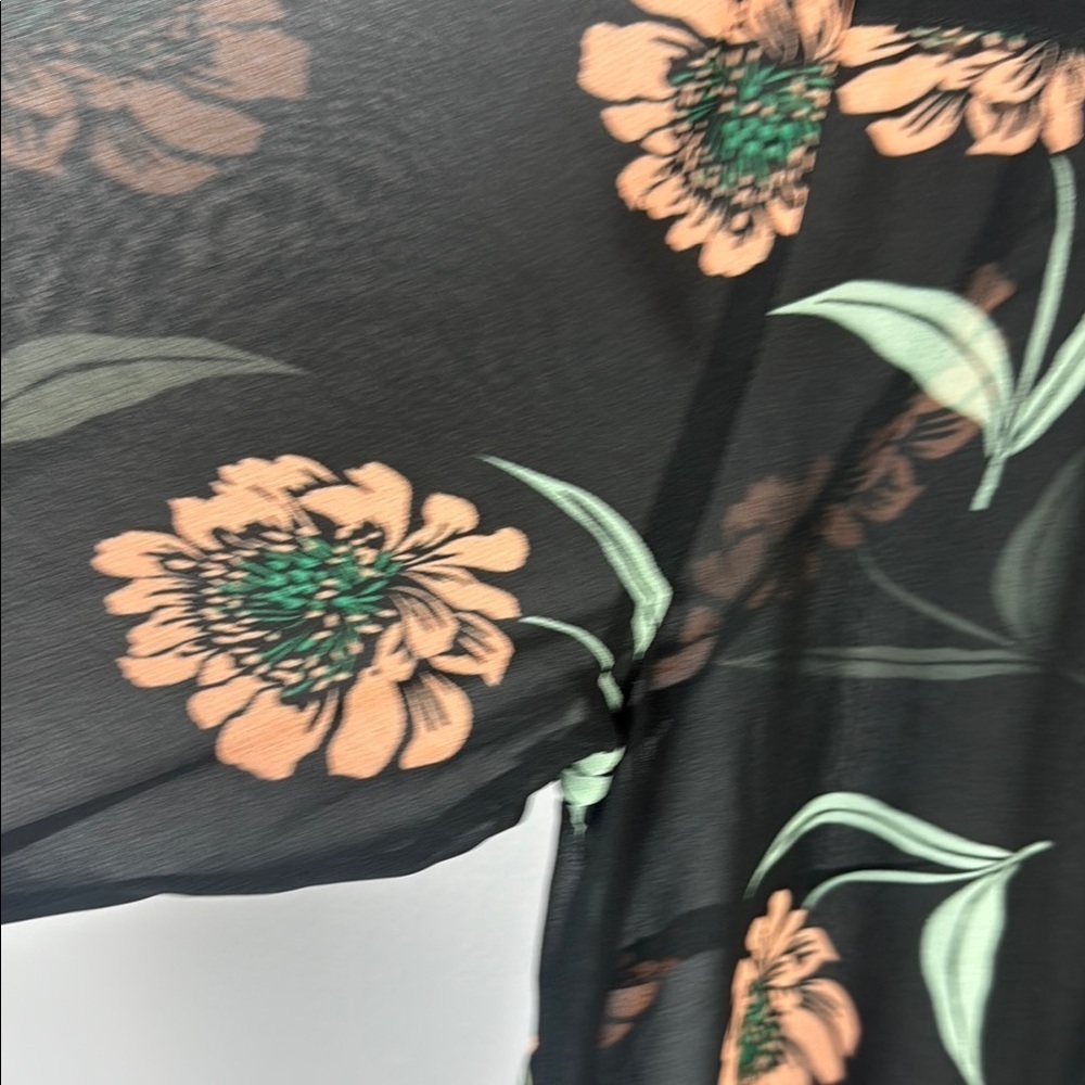 Cabi Black Floral Boxy Blouse with Ruffled Bell Sleeves Size Large - Picture 4 of 9